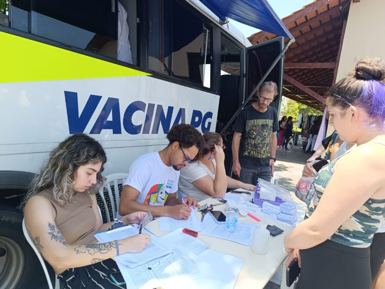 Ponta Grossa aplica mais de mil doses no primeiro dia da Campanha de Vacinação contra a Gripe