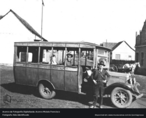 Modelo Antigo de Ônibus
