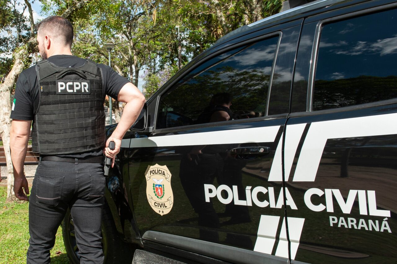 Mulher que se passava por advogada é indiciada por estelionato em PG