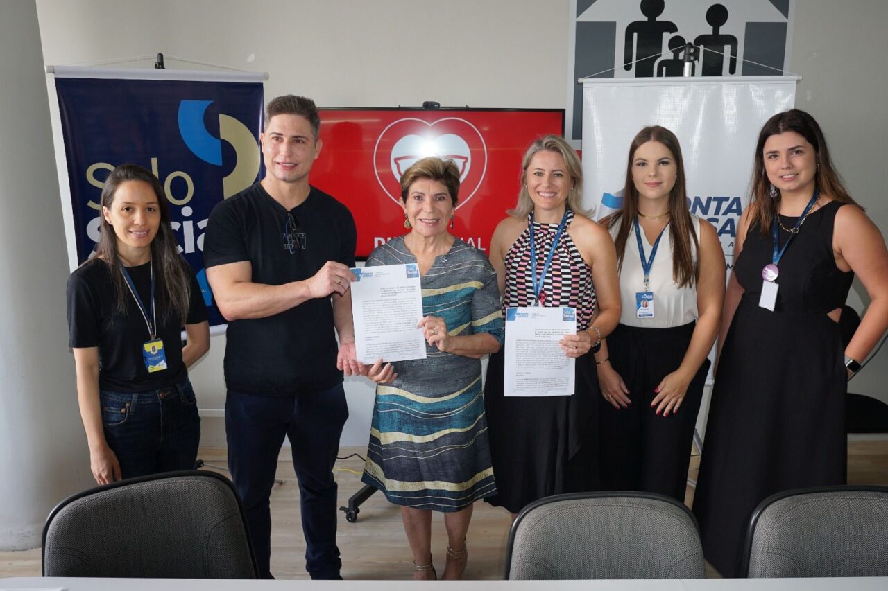 Parceria entre Prefeitura e Óticas Diniz garante óculos para crianças, idosos e mulheres vítimas de violência