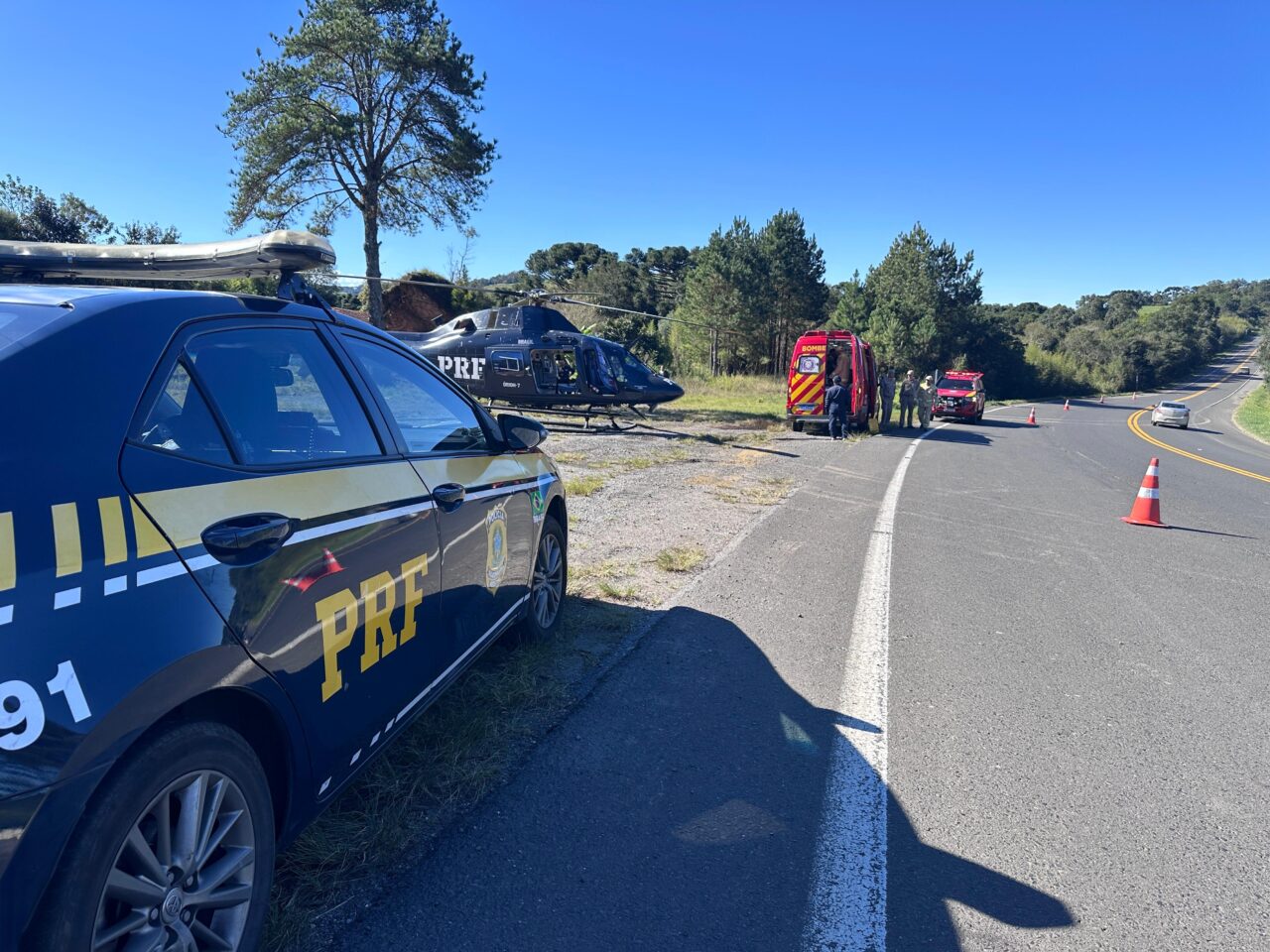 Caminhão sai da pista e deixa condutor com lesões graves na BR-476