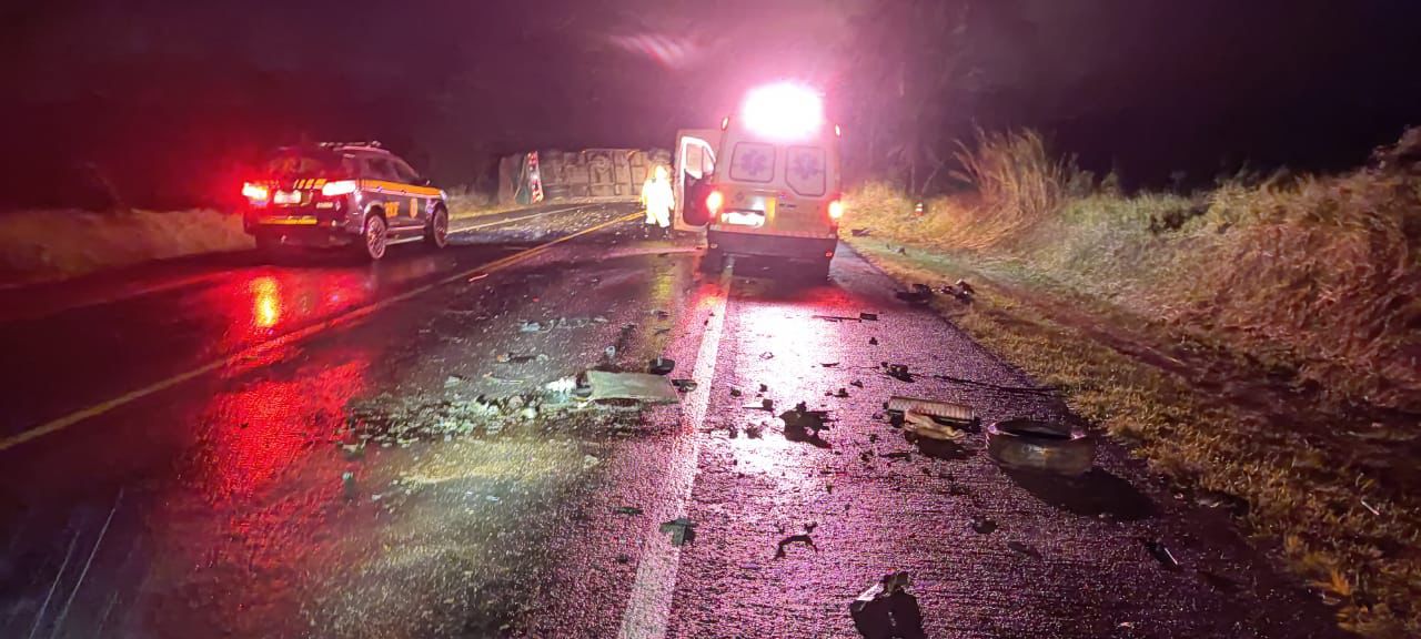 Homem morre após colidir com caminhão na BR-277