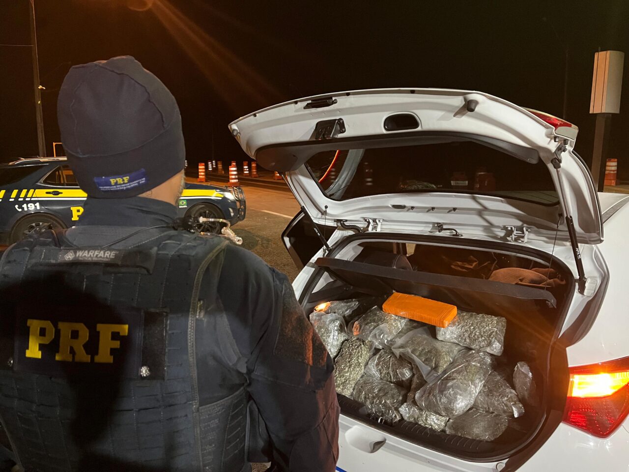 PRF apreende cerca de 350kg de maconha sendo transportado em veículo com registro de furto em Guarapuava