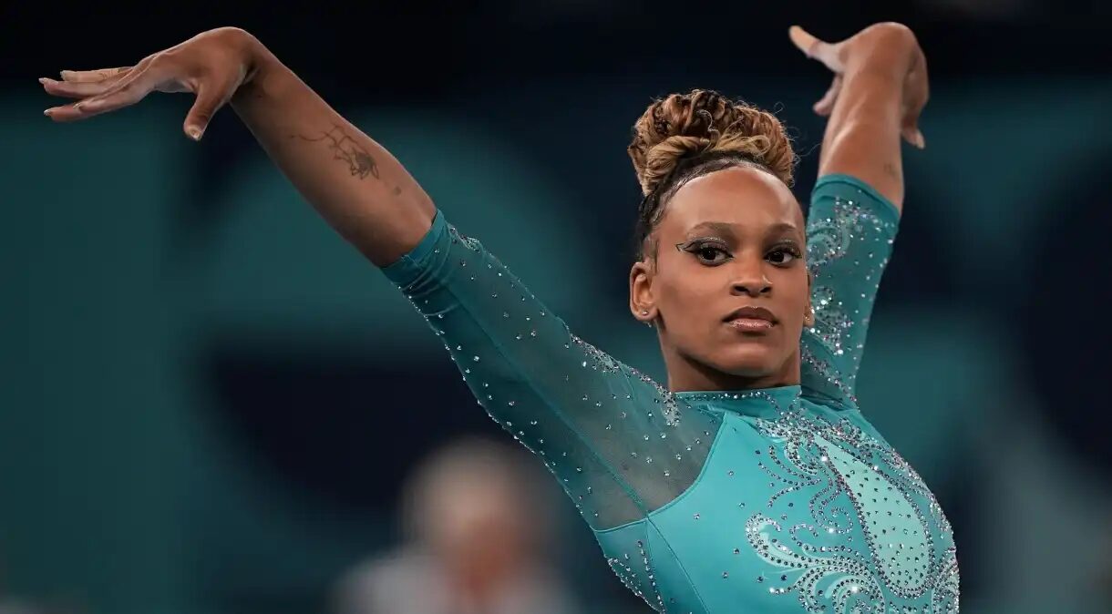 É do Brasil! Rebeca é ouro no solo e vira maior medalhista olímpica do país