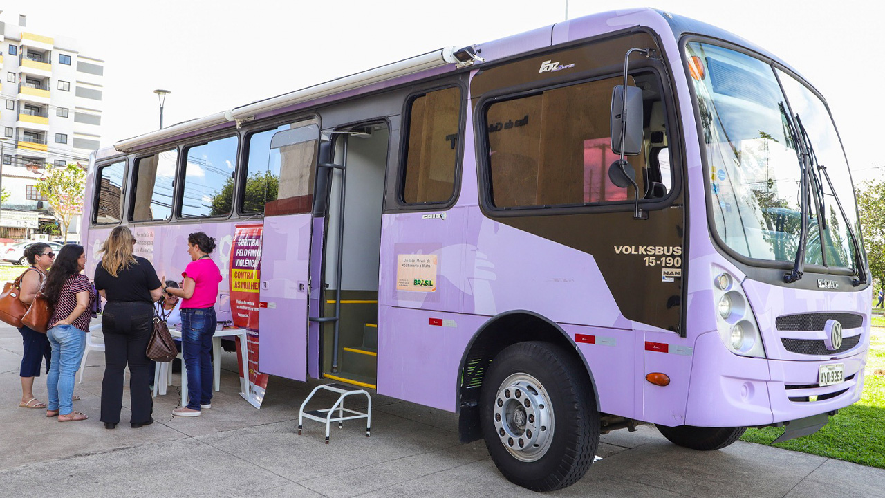 Ônibus Lilás leva serviços e atividades voltados às mulheres ao Centro de Ponta Grossa neste domingo