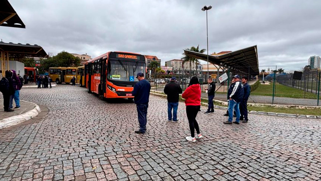 Motoristas da VCG realizam paralisação temporária no Terminal Central