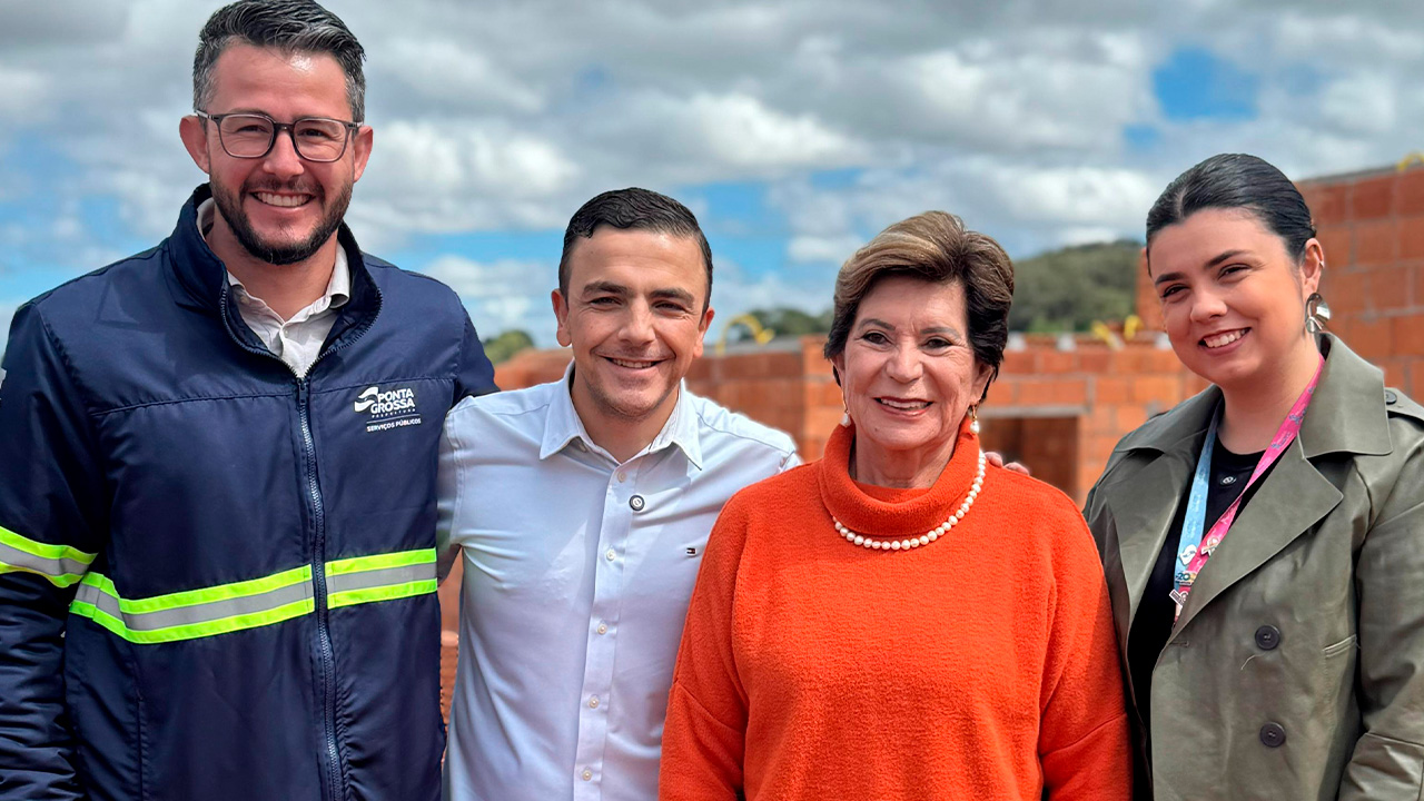 Aliel Machado e prefeita Elizabeth destacam avanço na construção de novas casas populares em PG