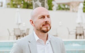 Corretor de imóveis Giovani Pivatto fala sobre carreira e mercado de alto padrão no Pontagrossauros