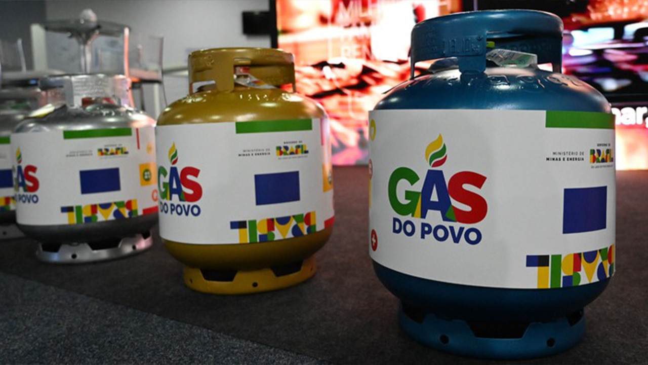 Gás do Povo iniciou recarga gratuita de botijões em dez capitais nesta segunda (24)