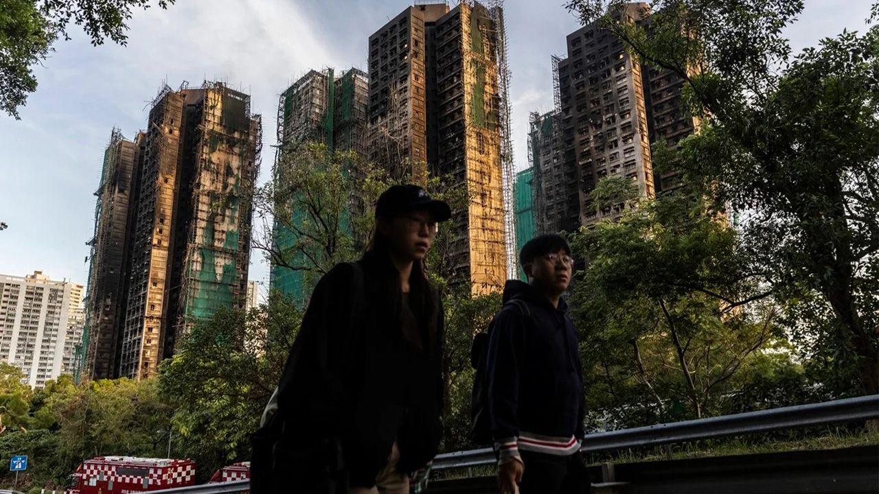 Incêndio em Hong Kong é controlado após dois dias e deixa 128 mortos