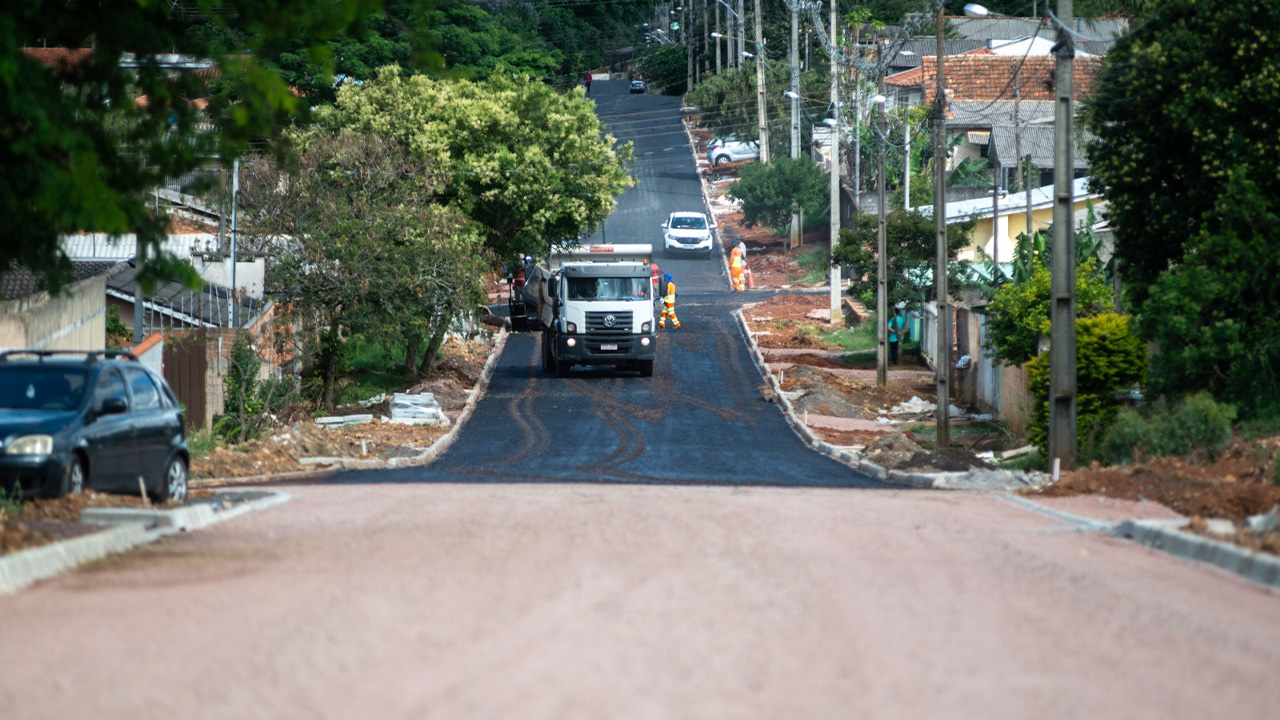 Pavimentação de 23 ruas avança na Vila Borato em Ponta Grossa