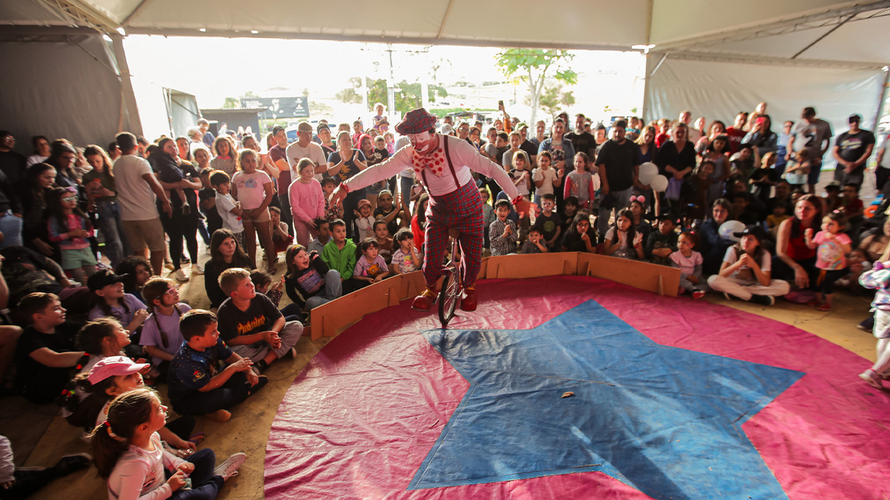 “Picadeiro de Sonhos” encerra turnê levando arte e inclusão aos Campos Gerais