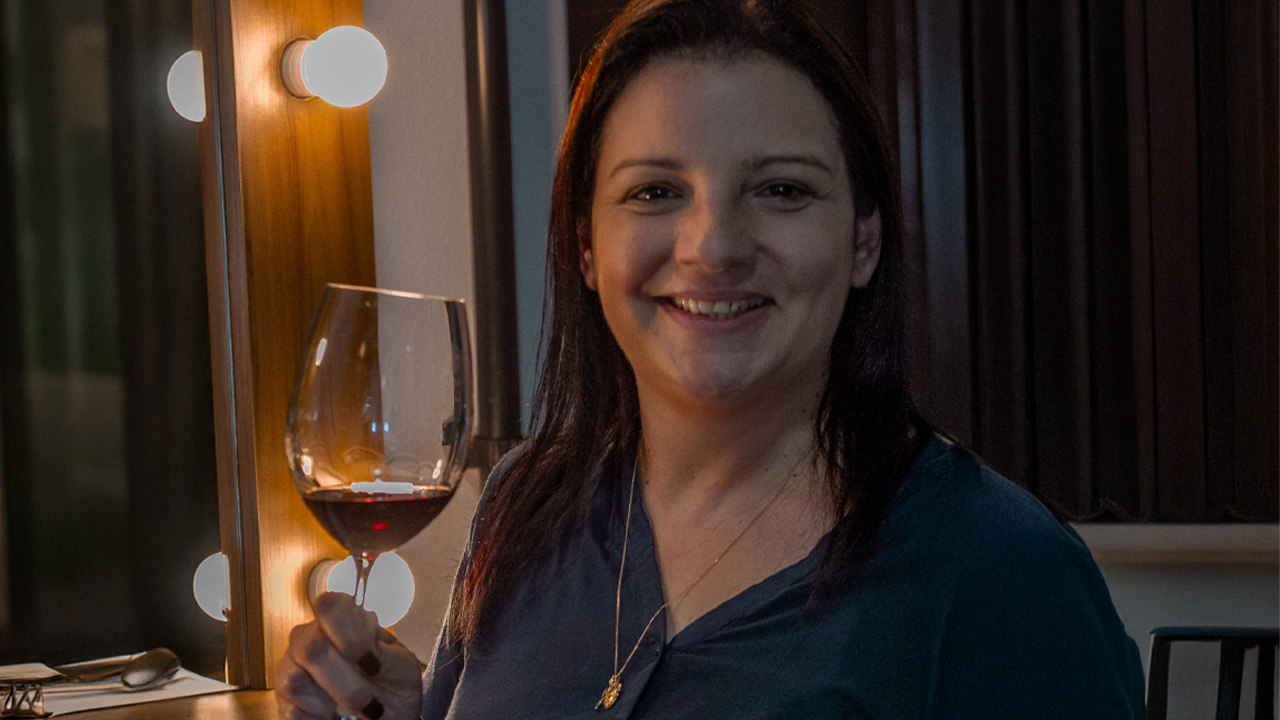Pontagrossauros Podcast aborda o mundo dos vinhos com a sommelière Soraya de Luca nesta segunda (24)