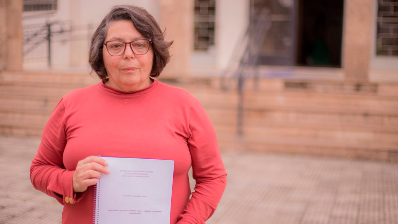 Aos 66 anos, aluna da UEPG é aprovada no TCC e viraliza nas redes sociais