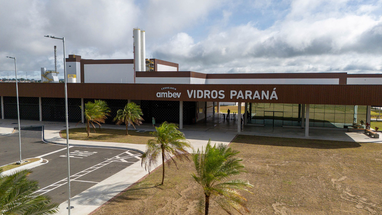 Nova fábrica de vidros da Ambev é inaugurada em Carambeí