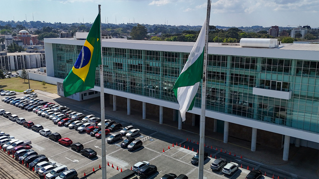 Governo do Paraná antecipa 13º salário a servidores e aposentados nesta sexta (5)