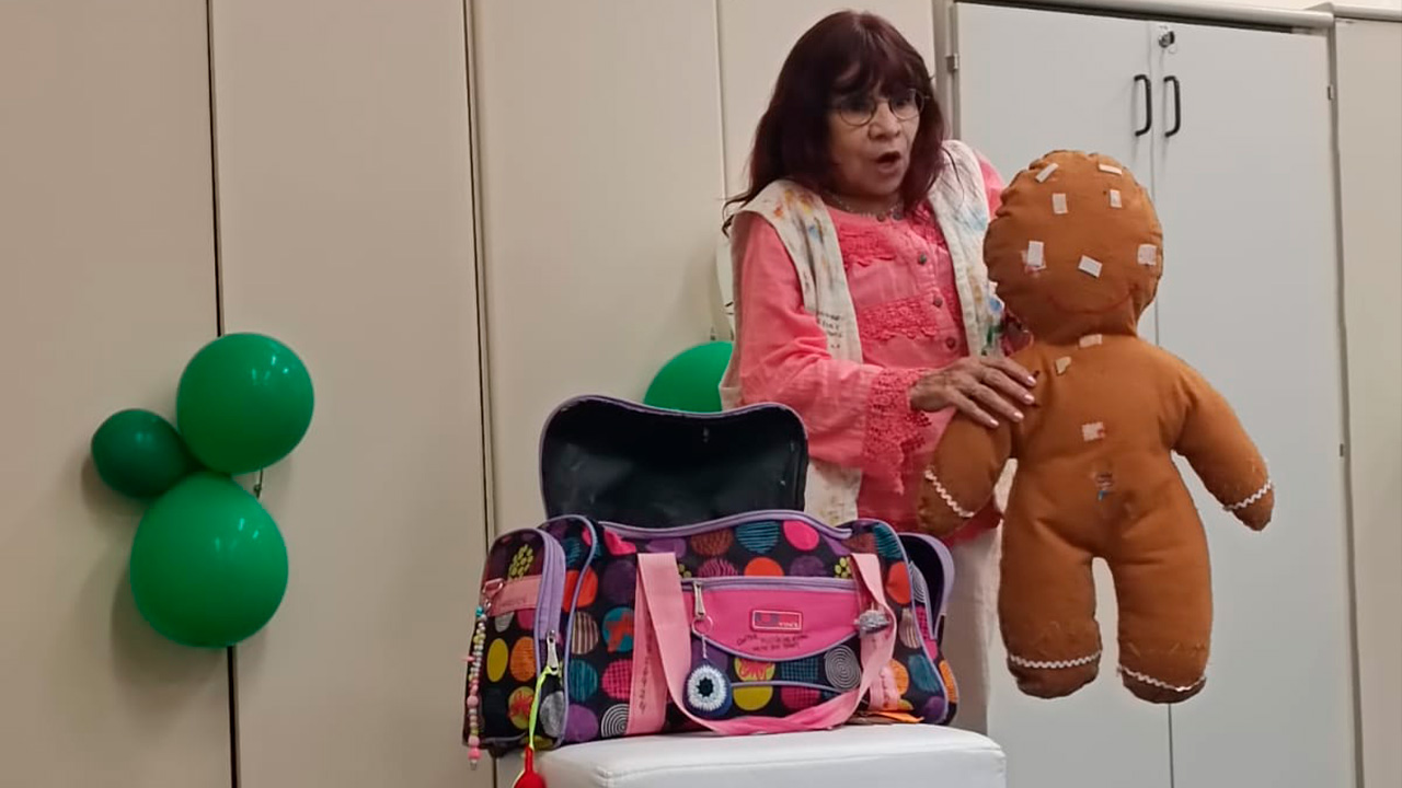 Hécate Literatura amplia circulação da literatura com contações de histórias e ações educativas