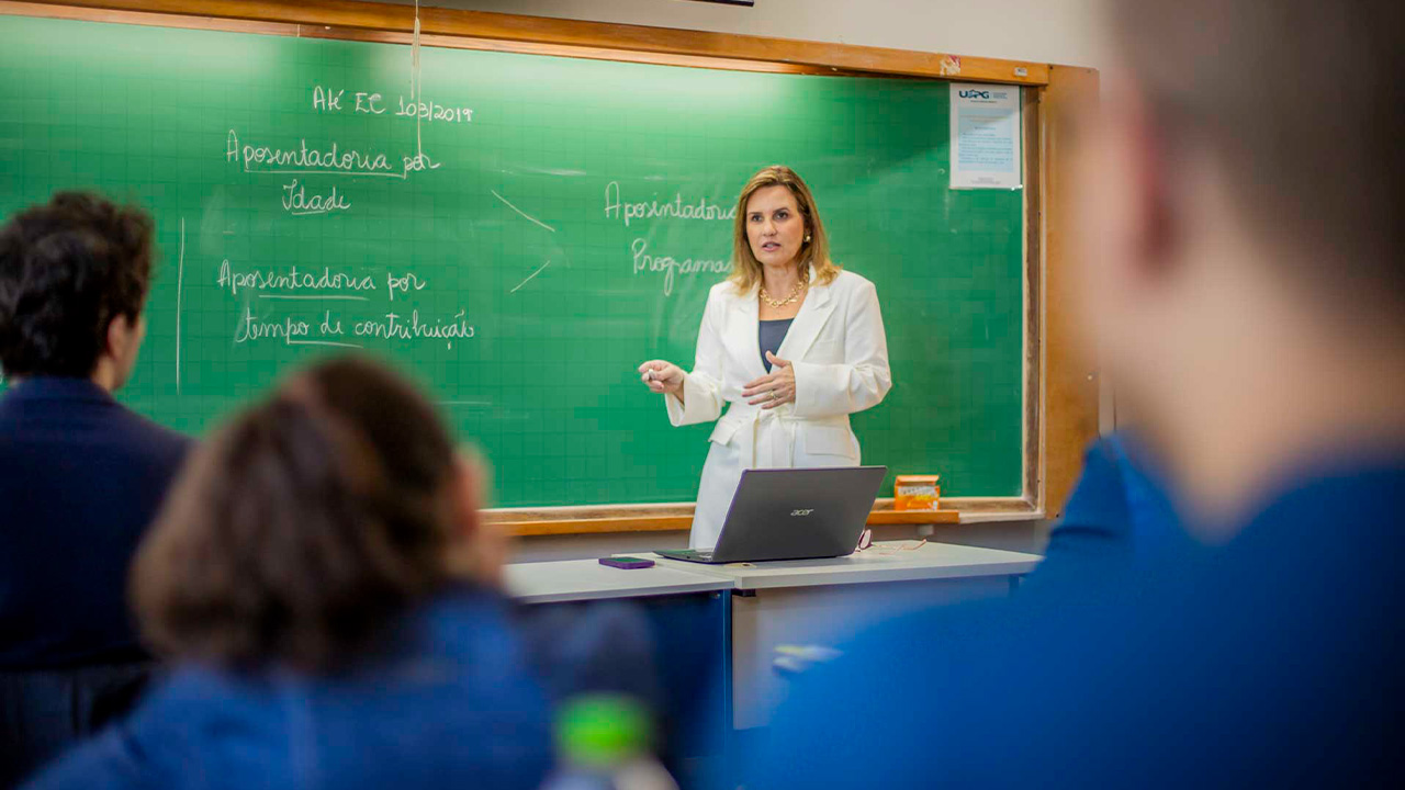 UEPG abre concurso público para contratação de professores