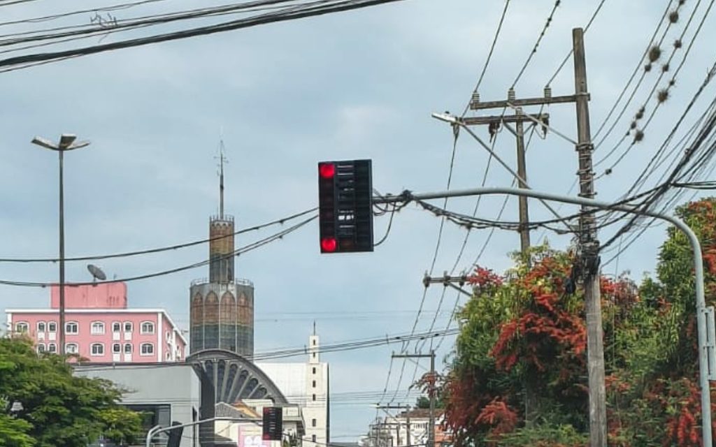 Câmara de Ponta Grossa aprova projeto que exige temporizadores em semáforos com radares