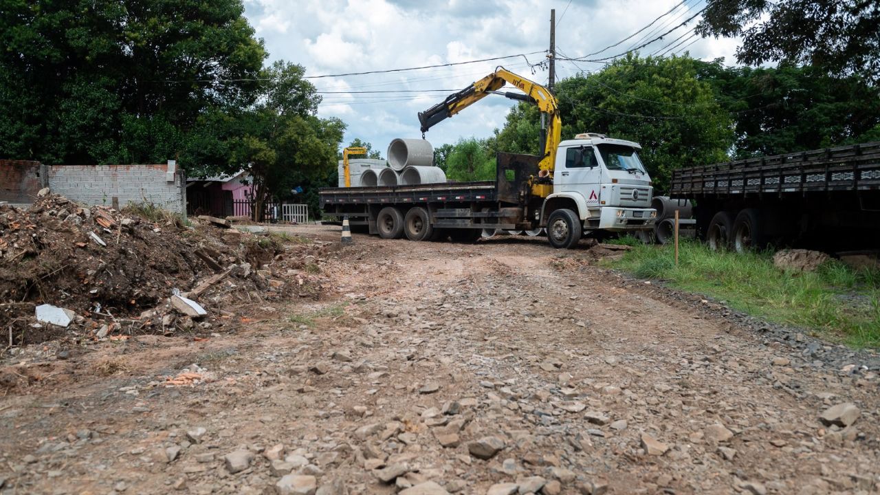 Vila Guaíra recebe obras de pavimentação em três ruas
