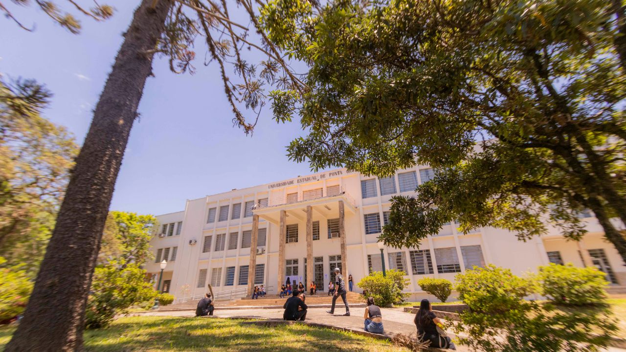 UEPG abre PSS com salários de até R$ 7,9 mil para agentes universitários