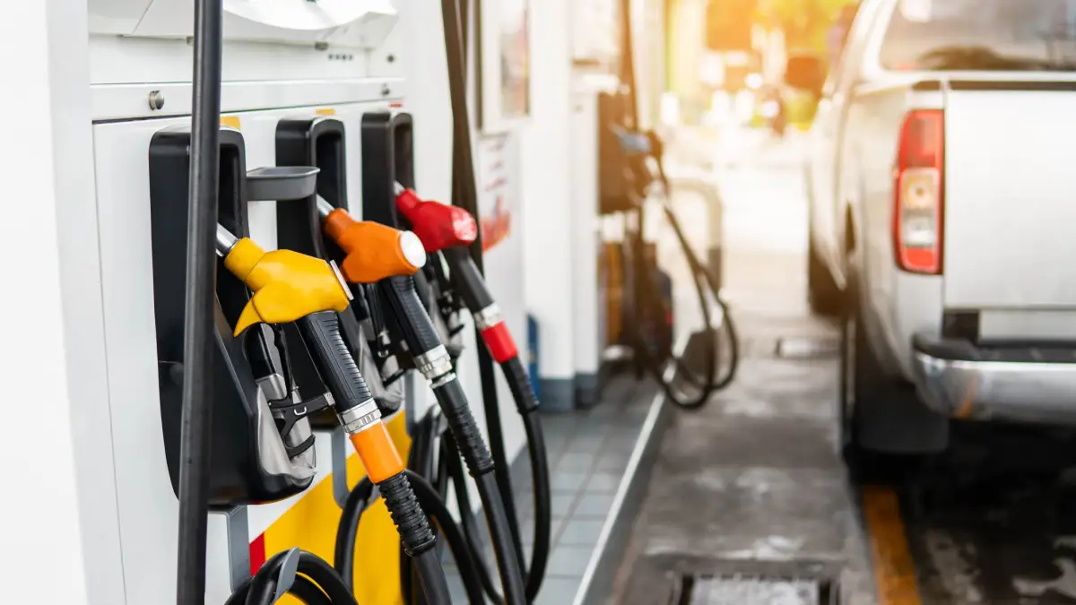 Gasolina em Ponta Grossa varia até R$ 0,70 por litro e região tem o combustível mais caro do Paraná