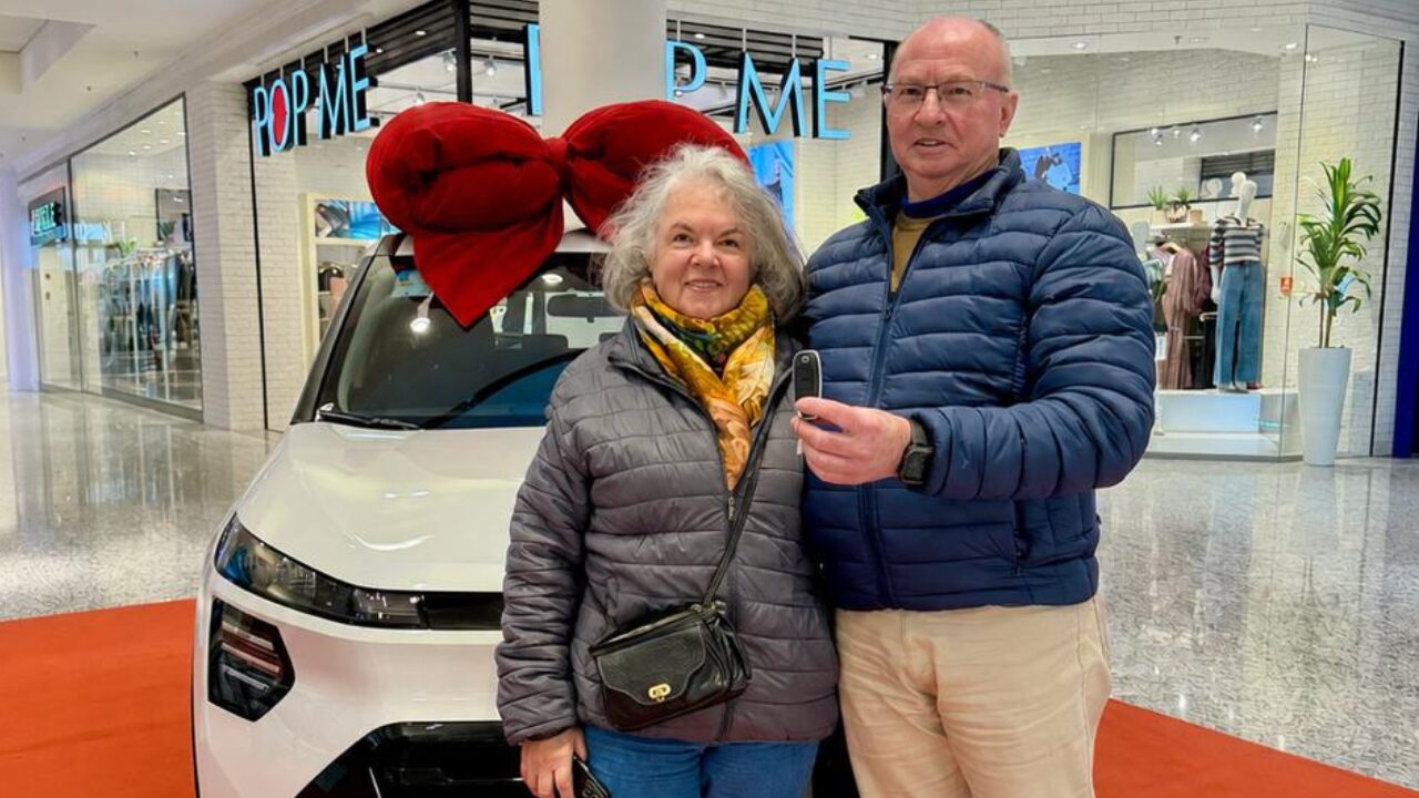 Cliente do Palladium Ponta Grossa ganha Nissan Kait e celebra bodas de casamento