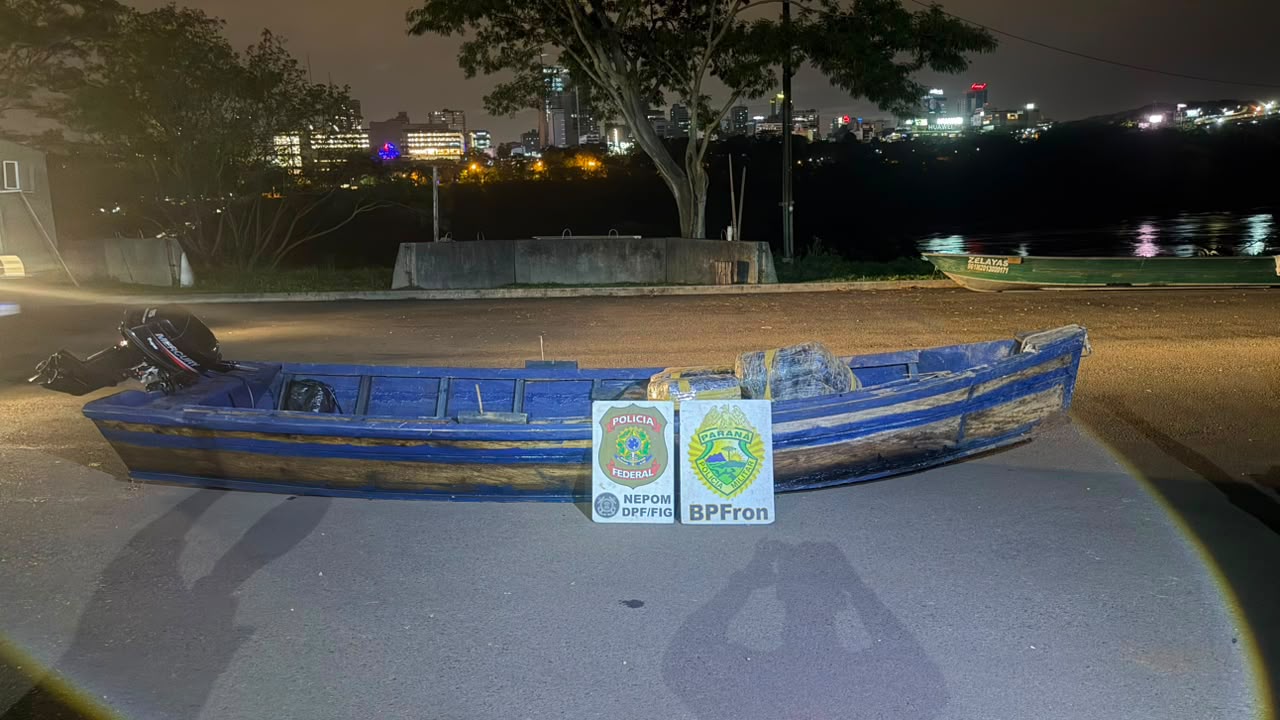 PMPR e Polícia Federal apreendem barco com 71 kg de maconha em Foz do Iguaçu