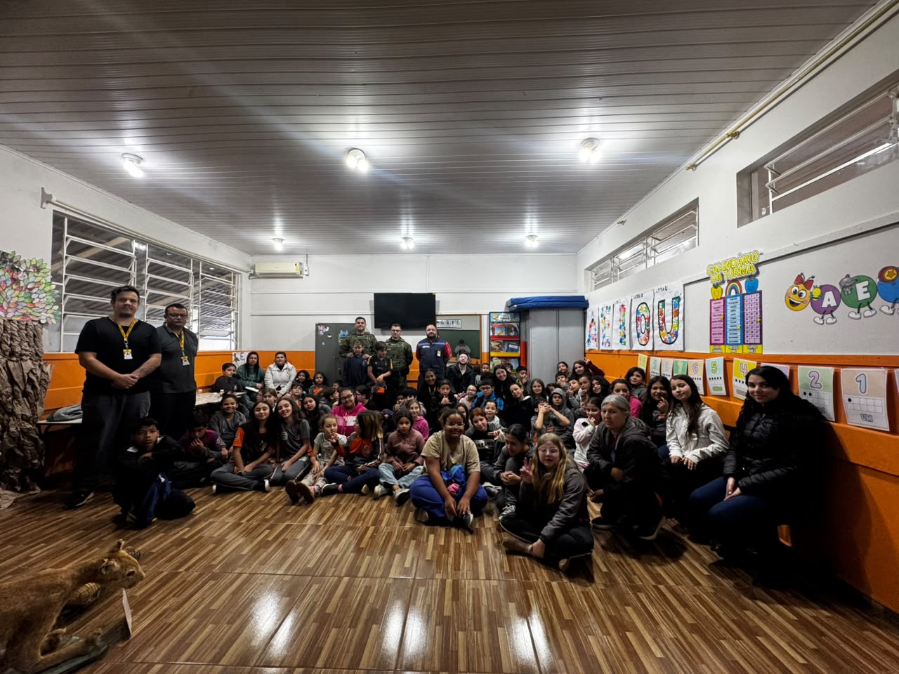 Polícia Ambiental leva palestras e exposição de animais para mais de 240 alunos em Carambeí