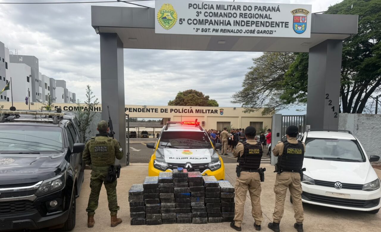  Polícia Militar e Receita Federal apreendem 576 quilos de maconha na PR-323 e prendem motorista