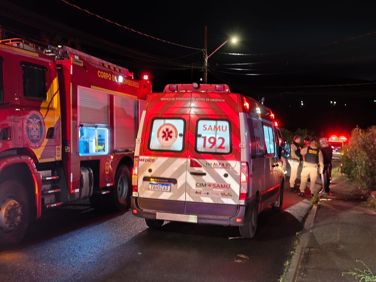 Homem é esfaqueado, tem carro roubado e casa incendiada na madrugada desta segunda-feira em Ponta Grossa