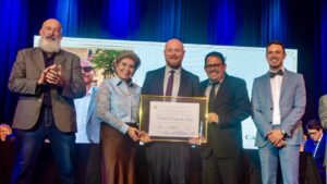 Richard Eidam recebe título de Cidadania Honorária de Ponta Grossa por sua trajetória na comunicação