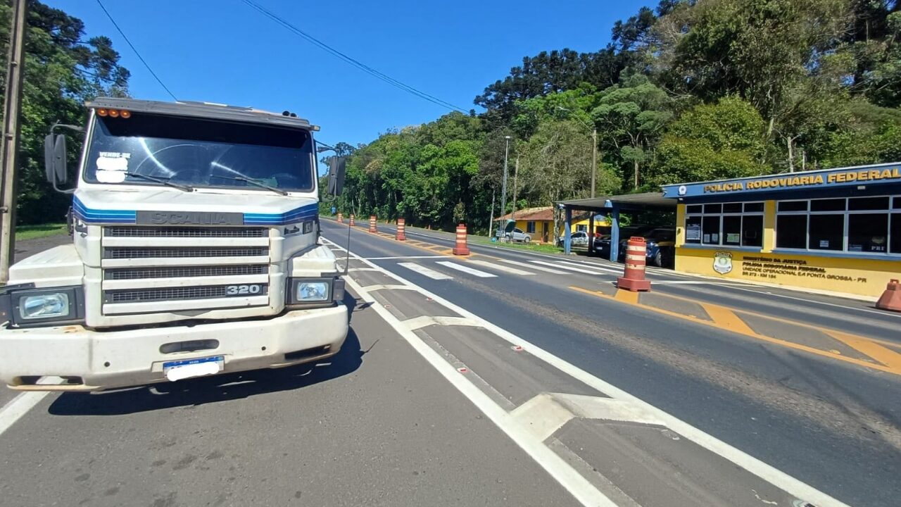 PRF prende motorista de carreta por embriaguez ao volante na BR-373, em Ponta Grossa