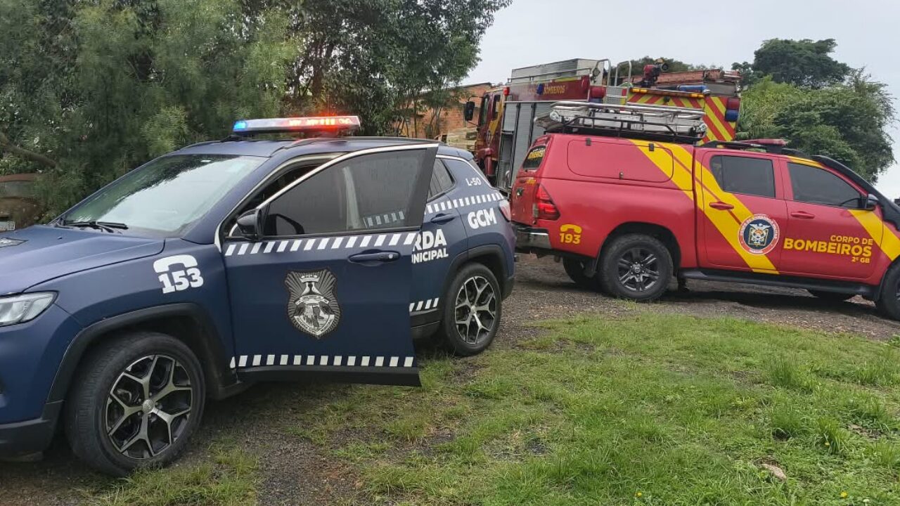 Incêndio atinge casa de madeira às margens da BR-376, em Ponta Grossa