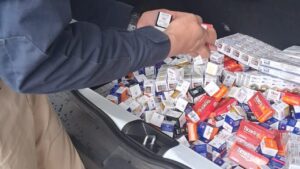 PRF encontra medicamentos estrangeiros em carro de escolta armada na BR-277