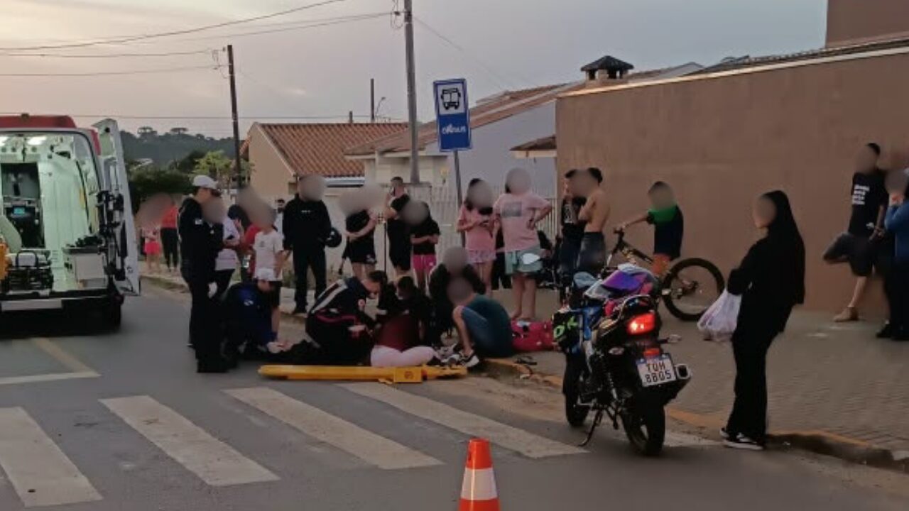 Carro atinge irmãos de 8 e 18 anos em bicicleta e motorista deixa local em Ponta Grossa