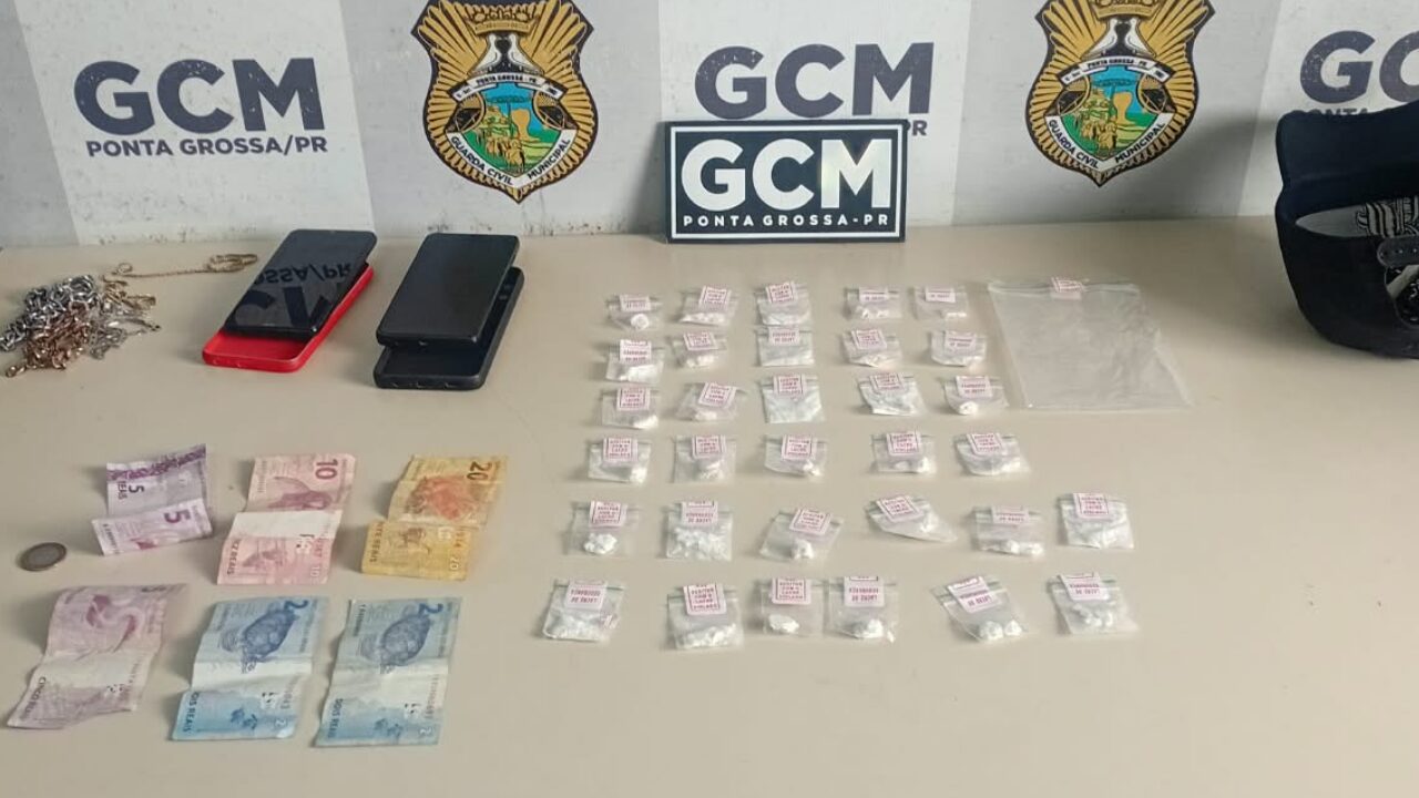 GCM apreende 32 invólucros de cocaína e conduz casal à delegacia em PG