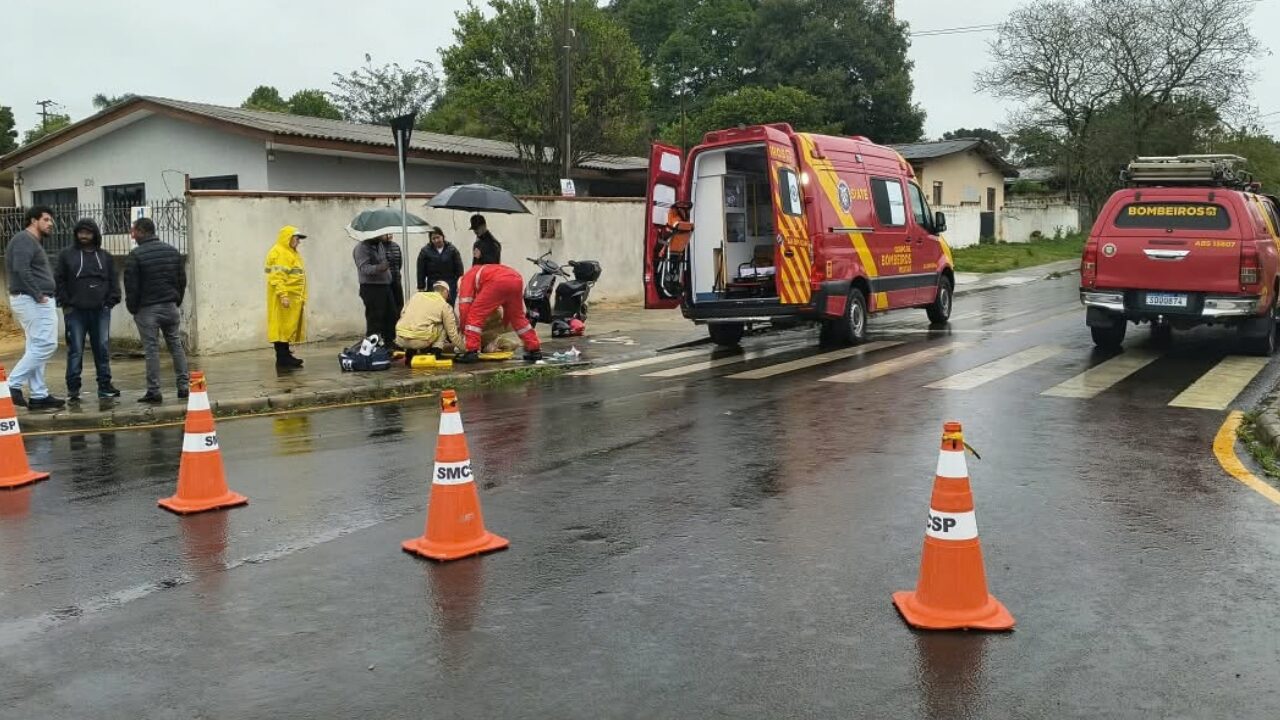 Colisão entre carro e moto elétrica deixa criança ferida no bairro Cará-Cará, em Ponta Grossa