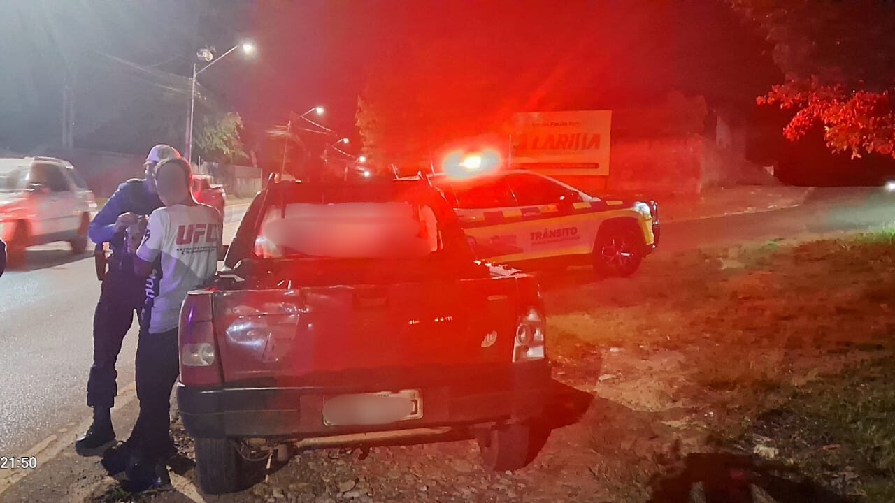 Motorista é preso após ser flagrado dirigindo em zigue-zague e com faróis apagados em Ponta Grossa
