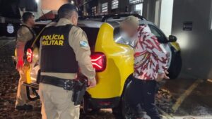PM apreende cerca de 31 pedras de crack em bar na região da Ronda, em Ponta Grossa