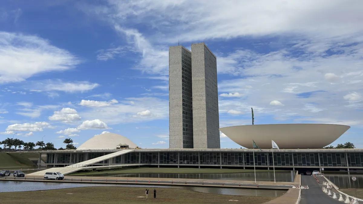 Paraná elege bancada com 16 reeleitos; bases políticas vão da capital aos polos do interior