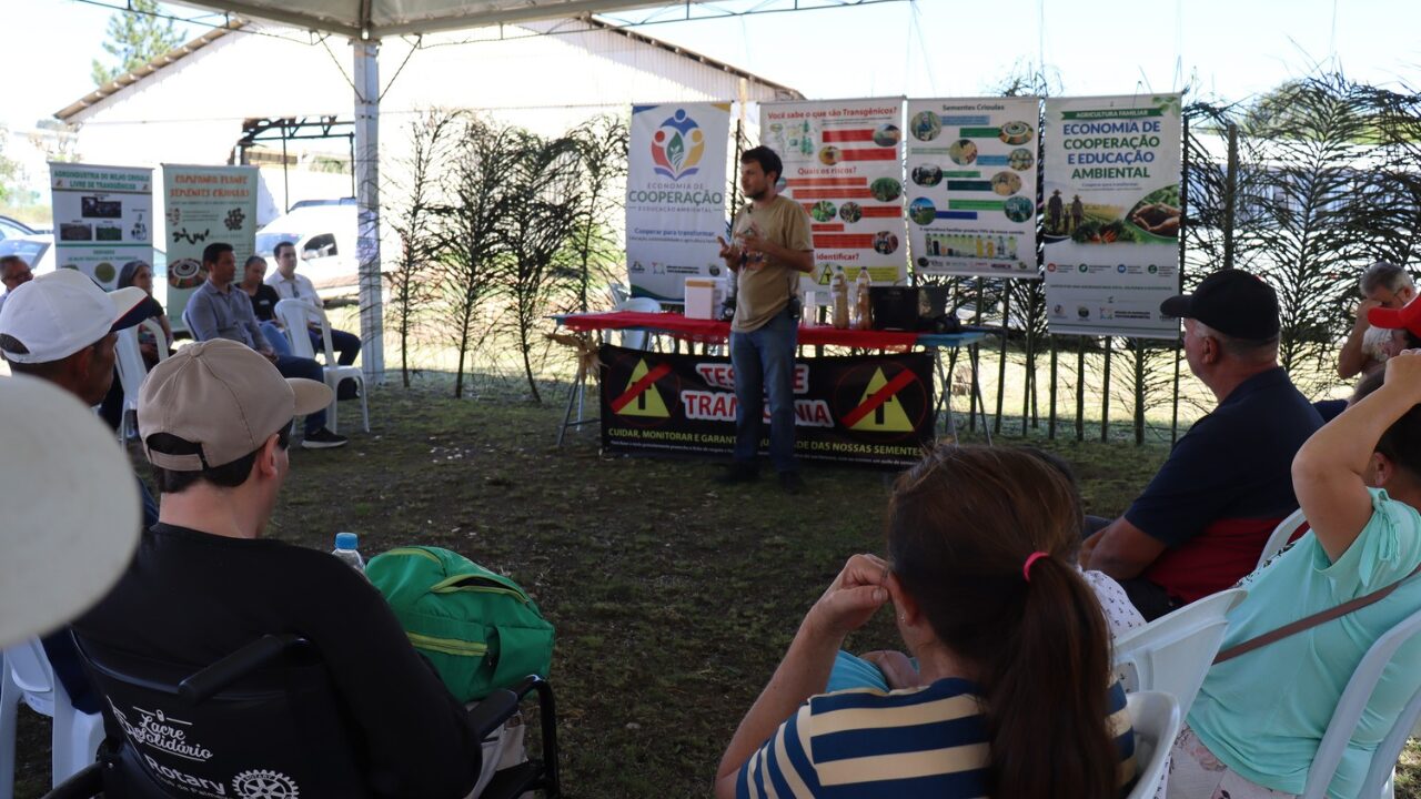 Oficina em Palmeira orienta agricultores sobre conservação de sementes crioulas