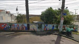 Cerca de 20 crianças são mantidas reféns após invasão de CMEI em Curitiba