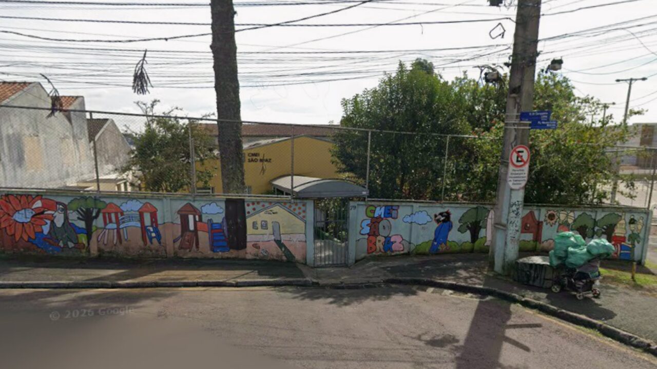 Cerca de 20 crianças são mantidas reféns após invasão de CMEI em Curitiba