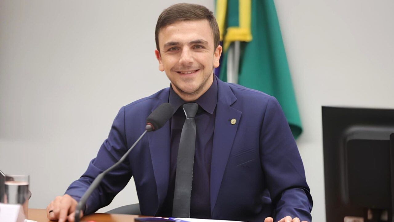 Aliel celebra aprovação do fim da escala 6×1: ‘Dignidade para milhões de brasileiros’