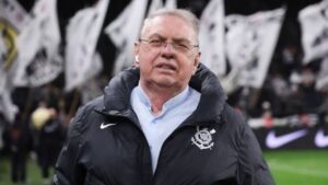 Corinthians acumula três meses de atraso e pode enfrentar pedidos de rescisão