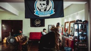 Barbearia e estúdio de tatuagem abrem oportunidades para profissionais em Ponta Grossa