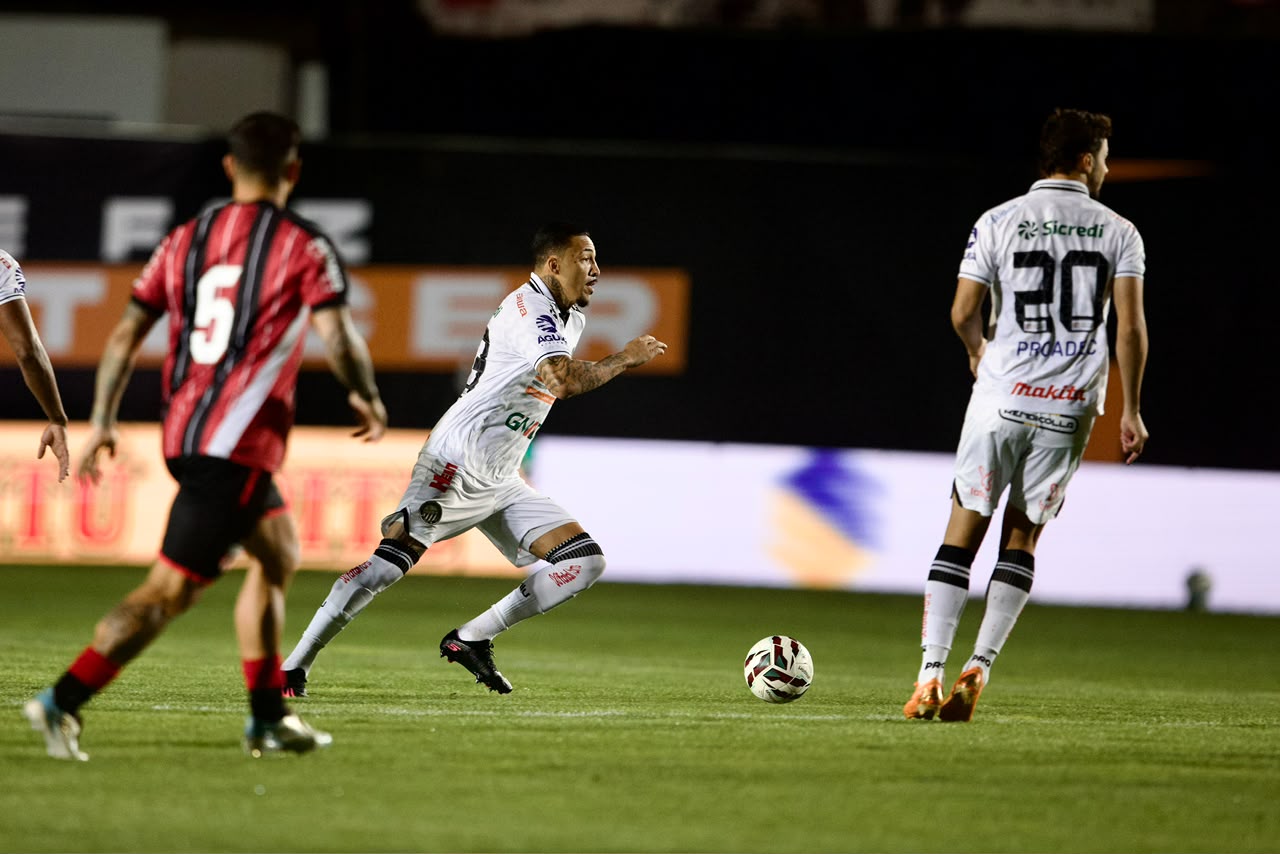 Operário demite Luizinho Lopes após derrota para o Botafogo-SP pela Série B